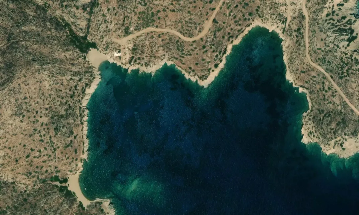 Flyfoto av Tris Ekklisies Bay