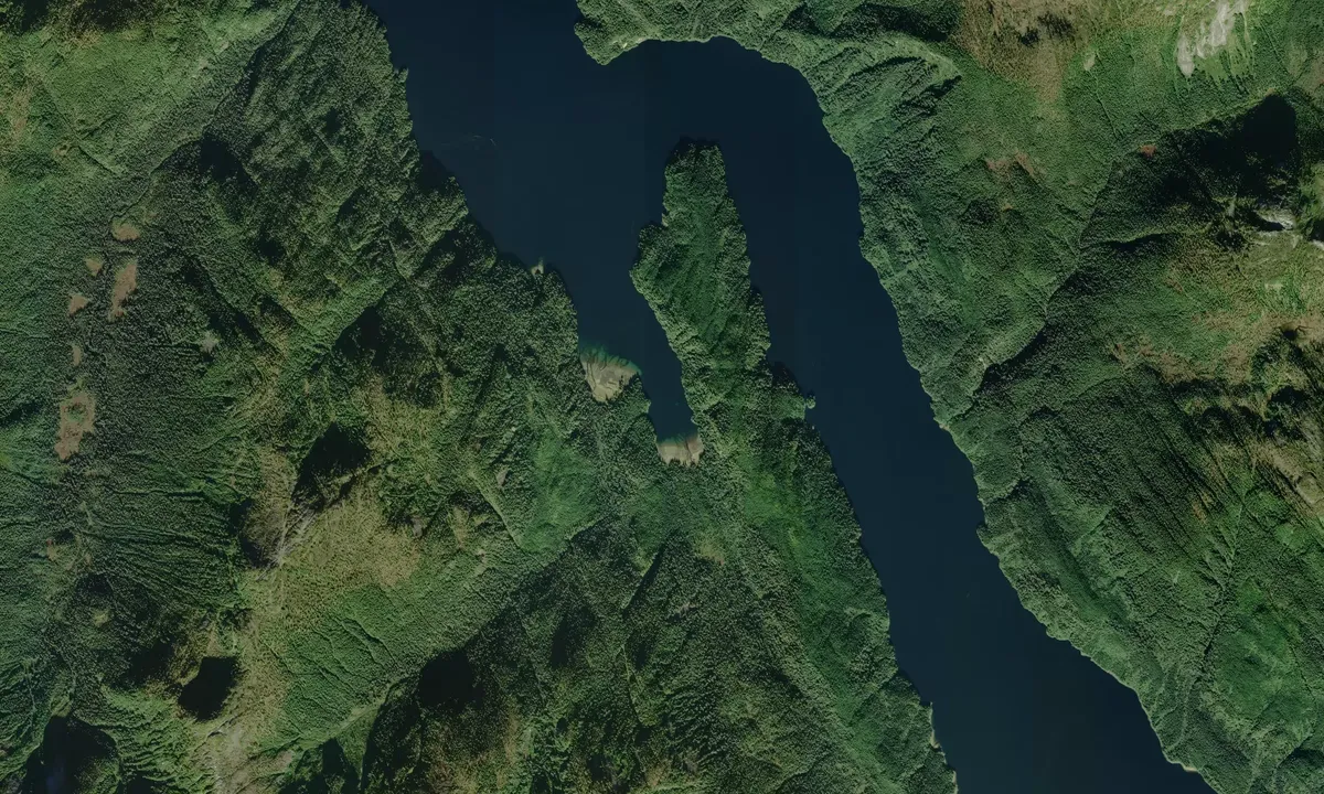 Flyfoto av Tsampanaknok Bay