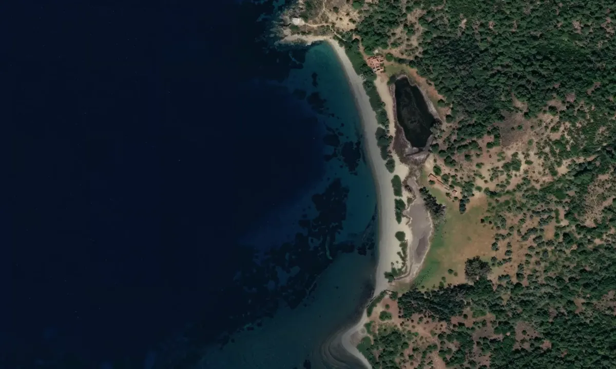 Flyfoto av Tsoungria ouest/ Chester Bay