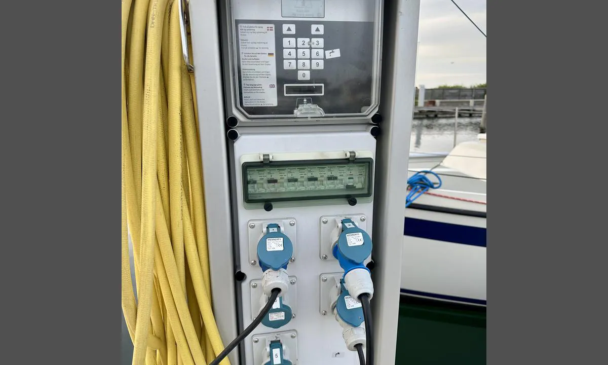 Tunø Havn: Betaling med kort du kjøper ved automaten ved havnekontoret. Du må også bruke kortet til vann.