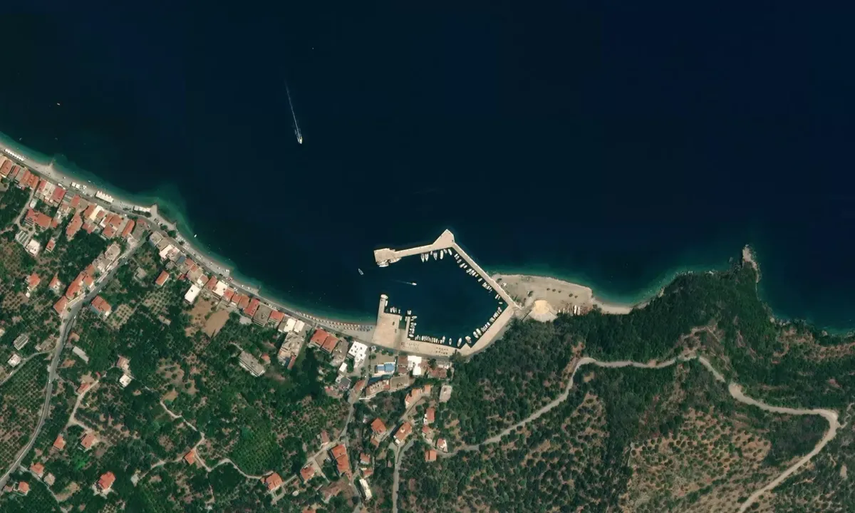 Flyfoto av Tyros Harbor