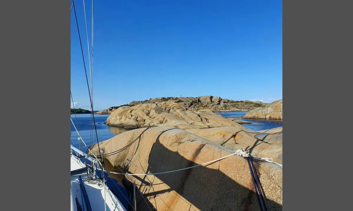 Uleholmene og kløvningen: {"base": "no", "no": "Uleholmen", "se": "Uleholmen", "en": "Uleholmen", "da": "Uleholmen"}