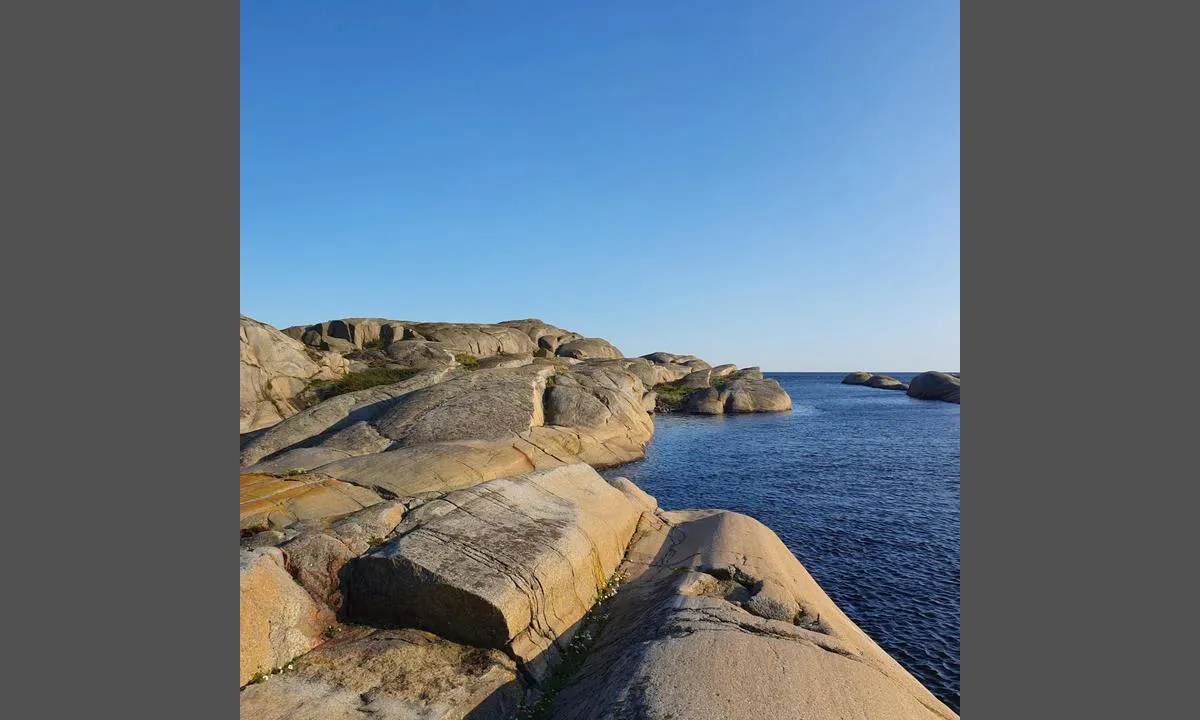 Uleholmene og kløvningen: {"base": "no", "no": "Uleholmen", "se": "Uleholmen", "en": "Uleholmen", "da": "Uleholmen"}