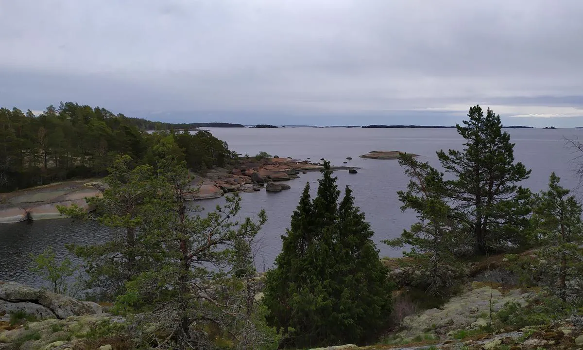 Ulko-Nuokko: Harbour enterance from north - only enterance. WWII times submarines used this passage.