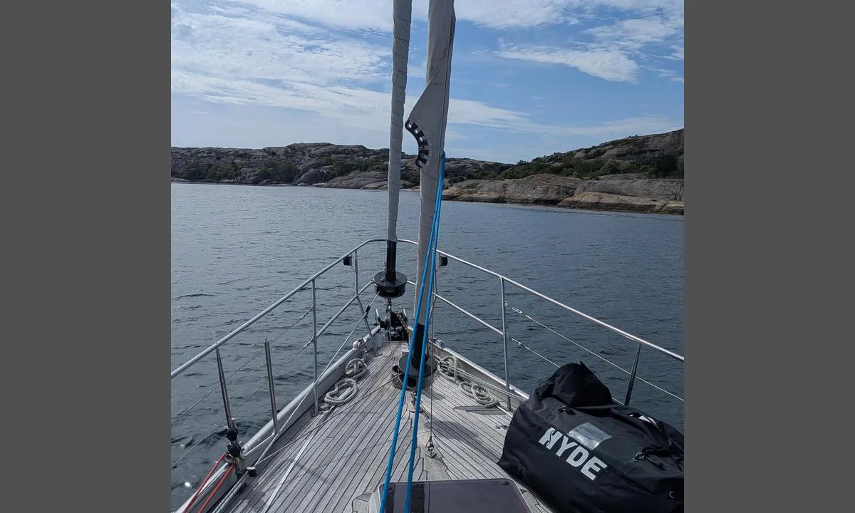 Ulön - Dannemark: Anchored here. Chart says 5 metres, depth sounder says 3 metres. A lot of long weed playing with our depth sounder, moved further out just in case!