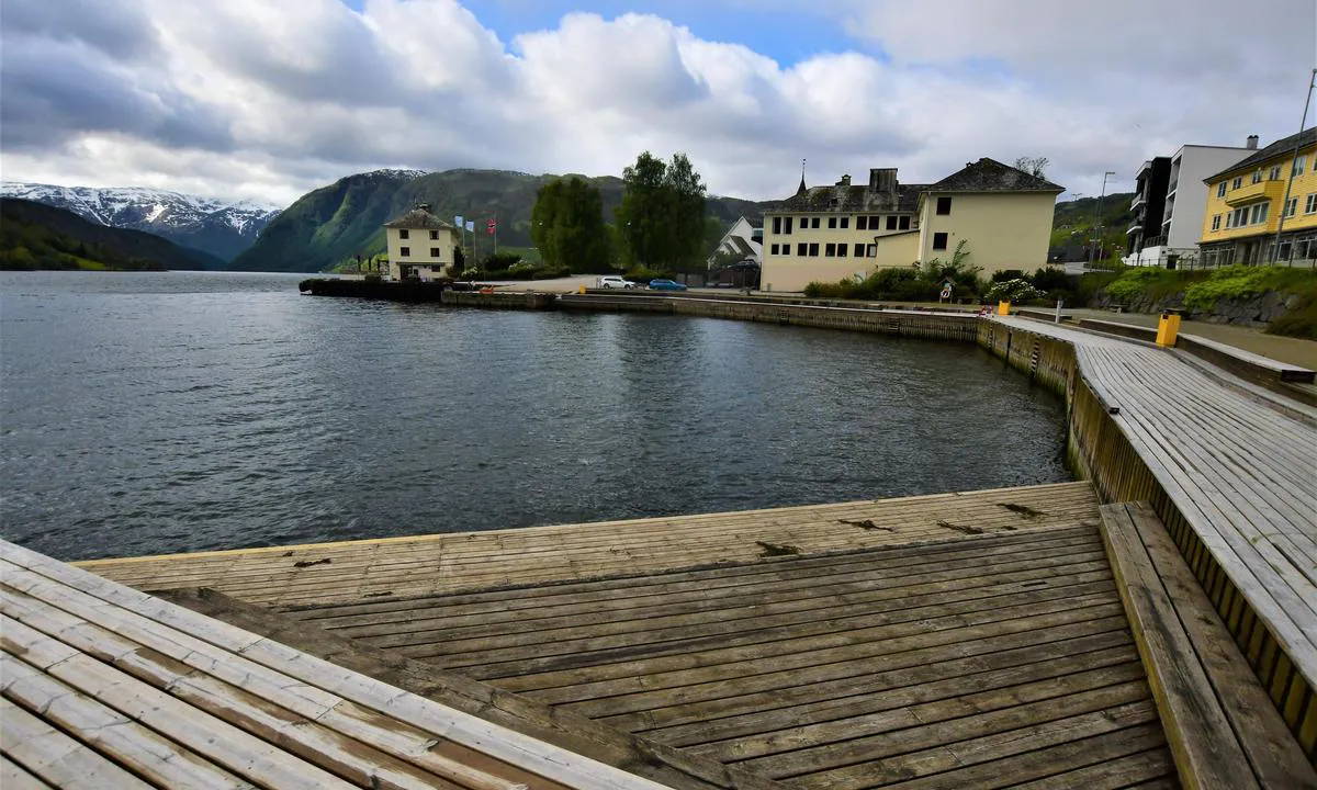 Ulvik Gjestehavn: Olav H Hauge center in the building to the left