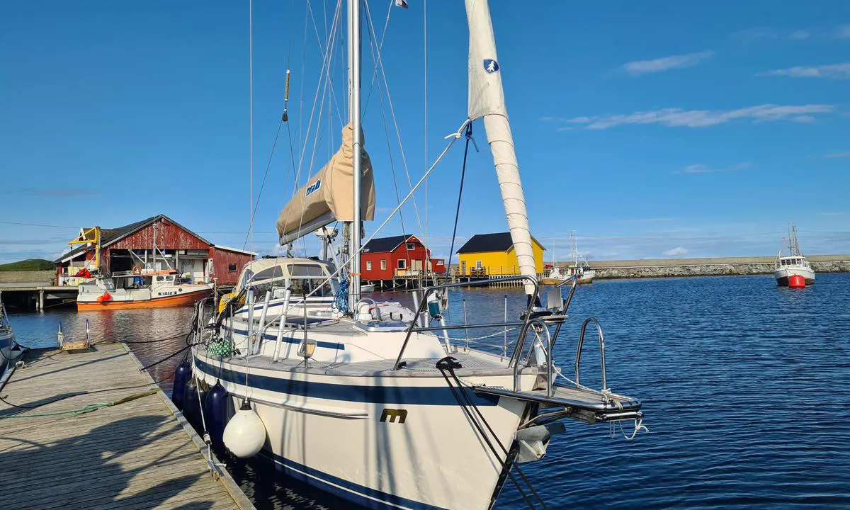 Uthaug: {"base": "no", "no": "Juni 2025, plass til en b\u00e5t p\u00e5 gjestebryggen.", "se": "Juni 2025, plats f\u00f6r en b\u00e5t vid g\u00e4stbryggan.", "en": "June 2025, space for one boat at the guest pier.", "da": "Juni 2025, plads til \u00e9n b\u00e5d ved g\u00e6stebroen.", "fr": "Juin 2025, place pour un bateau sur le quai des visiteurs.", "de": "Juni 2025, Platz f\u00fcr ein Boot am G\u00e4stesteg.", "es": "Junio de 2025, espacio para un barco en el muelle de visitantes.", "it": "Giugno 2025, posto per una barca sul pontile degli ospiti.", "pt": "Junho de 2025, lugar para um barco no cais para visitantes.", "nl": "Juni 2025, plaats voor \u00e9\u00e9n boot aan de gastensteiger.", "pl": "Czerwiec 2025, miejsce dla jednej \u0142odzi przy nabrze\u017cu dla go\u015bci.", "uk": "\u0427\u0435\u0440\u0432\u0435\u043d\u044c 2025, \u043c\u0456\u0441\u0446\u0435 \u0434\u043b\u044f \u043e\u0434\u043d\u043e\u0433\u043e \u0447\u043e\u0432\u043d\u0430 \u043d\u0430 \u0433\u043e\u0441\u0442\u044c\u043e\u0432\u043e\u043c\u0443 \u043f\u0440\u0438\u0447\u0430\u043b\u0456.", "ro": "Iunie 2025, loc pentru o barc\u0103 pe pontonul pentru oaspe\u021bi.", "tr": "2025 Haziran, konuk iskelesinde bir tekne i\u00e7in yer.", "el": "\u0399\u03bf\u03cd\u03bd\u03b9\u03bf\u03c2 2025, \u03c7\u03ce\u03c1\u03bf\u03c2 \u03b3\u03b9\u03b1 \u03ad\u03bd\u03b1 \u03c3\u03ba\u03ac\u03c6\u03bf\u03c2 \u03c3\u03c4\u03b7\u03bd \u03b1\u03c0\u03bf\u03b2\u03ac\u03b8\u03c1\u03b1 \u03b5\u03c0\u03b9\u03c3\u03ba\u03b5\u03c0\u03c4\u03ce\u03bd.", "cs": "\u010cerven 2025, m\u00edsto pro jednu lo\u010f na hostuj\u00edc\u00edm molu.", "hu": "2025. j\u00fanius, egy haj\u00f3nak hely vend\u00e9gm\u00f3l\u00f3n\u00e1l.", "fi": "Kes\u00e4kuu 2025, tilaa yhdelle veneelle vieraslaiturilla.", "bg": "\u042e\u043d\u0438 2025, \u043c\u044f\u0441\u0442\u043e \u0437\u0430 \u0435\u0434\u043d\u0430 \u043b\u043e\u0434\u043a\u0430 \u043d\u0430 \u0433\u043e\u0441\u0442\u0443\u0432\u0430\u0449\u043e\u0442\u043e \u043f\u0440\u0438\u0441\u0442\u0430\u043d\u0438\u0449\u0435.", "sr": "\u0408\u0443\u043d\u0438 2025, \u043c\u0435\u0441\u0442\u043e \u0437\u0430 \u0458\u0435\u0434\u0430\u043d \u0447\u0430\u043c\u0430\u0446 \u043d\u0430 \u043f\u0440\u0438\u0441\u0442\u0430\u043d\u0438\u0448\u0442\u0443 \u0437\u0430 \u0433\u043e\u0441\u0442\u0435.", "et": "2025. aasta juuni, koht \u00fchele paadile k\u00fclaliskaidel.", "lv": "2025. gada j\u016bnijs, vieta vienai laivai viesu piest\u0101tn\u0113.", "lt": "2025 m. bir\u017eelio m\u0117n. prieplaukoje yra vieta vienam laivui."}