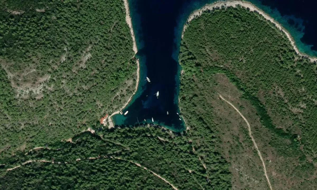 Flyfoto av Uvala Parja