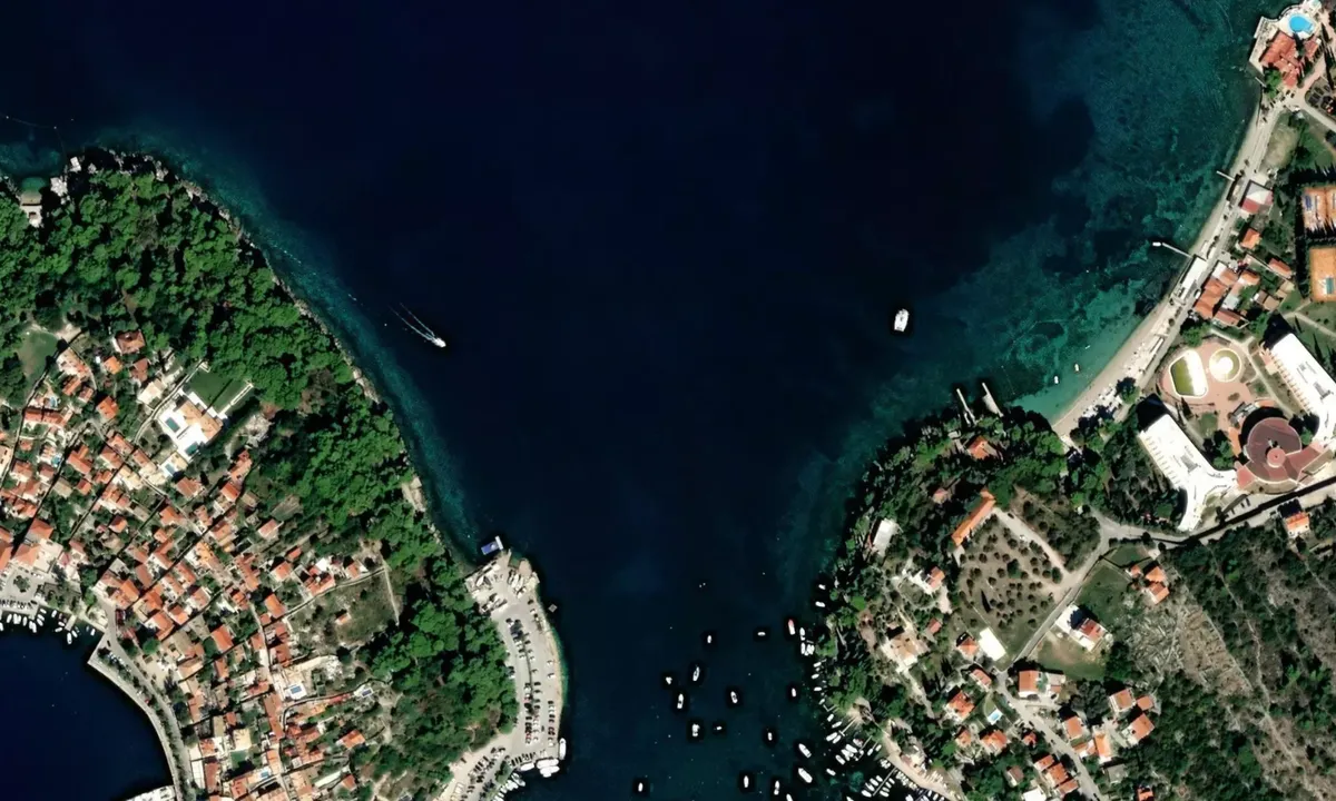 Flyfoto av Uvala Tiha