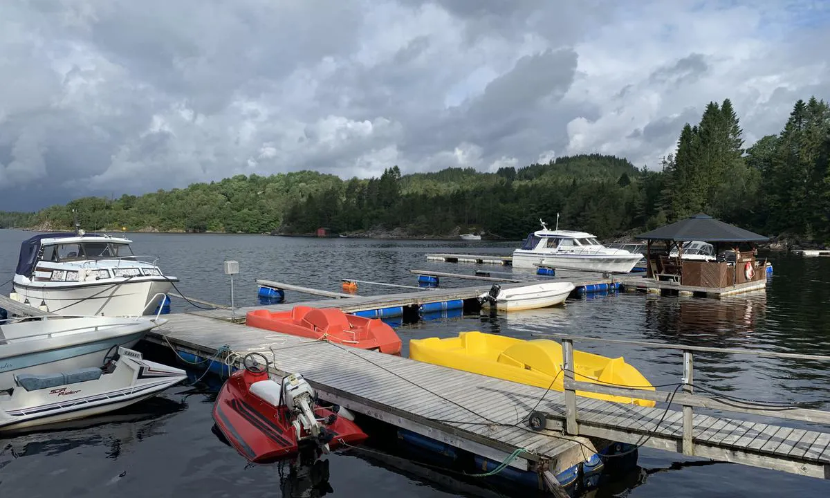 Vågseidstranda: Flytebryggene.