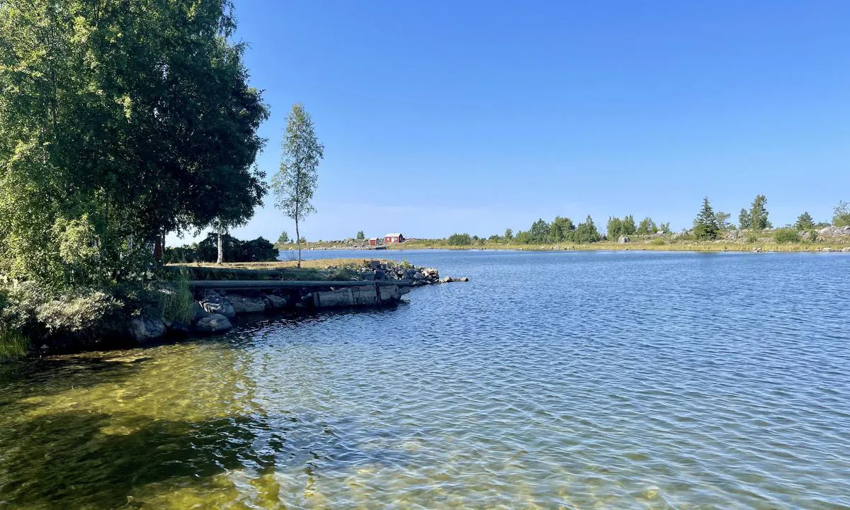 Valsörarna: {"base": "en", "no": "Gammel redningsstasjon. Stengt", "se": "Gammal r\u00e4ddningsstation. St\u00e4ngd", "en": "Old Rescue Station. Closed", "da": "Gamle Redningsstation. Lukket", "fr": "Ancienne station de sauvetage. Ferm\u00e9e", "de": "Alte Rettungsstation. Geschlossen", "es": "Antigua Estaci\u00f3n de Rescate. Cerrada", "it": "Vecchia Stazione di Soccorso. Chiuso", "pt": "Antiga Esta\u00e7\u00e3o de Resgate. Fechada", "nl": "Oude Reddingstation. Gesloten", "pl": "Stara Stacja Ratunkowa. Zamkni\u0119te", "uk": "\u0421\u0442\u0430\u0440\u0430 \u0440\u044f\u0442\u0443\u0432\u0430\u043b\u044c\u043d\u0430 \u0441\u0442\u0430\u043d\u0446\u0456\u044f. \u0417\u0430\u043a\u0440\u0438\u0442\u043e", "ro": "Vechea sta\u021bie de salvare. \u00cenchis\u0103", "tr": "Eski Kurtarma \u0130stasyonu. Kapal\u0131", "el": "\u03a0\u03b1\u03bb\u03b1\u03b9\u03cc\u03c2 \u03a3\u03c4\u03b1\u03b8\u03bc\u03cc\u03c2 \u0394\u03b9\u03ac\u03c3\u03c9\u03c3\u03b7\u03c2. \u039a\u03bb\u03b5\u03b9\u03c3\u03c4\u03cc", "cs": "Star\u00e9 z\u00e1chrann\u00e9 stanovi\u0161t\u011b. Uzav\u0159eno", "hu": "R\u00e9gi Ment\u0151\u00e1llom\u00e1s. Z\u00e1rva", "fi": "Vanha pelastusasema. Suljettu", "bg": "\u0421\u0442\u0430\u0440\u0430 \u0441\u043f\u0430\u0441\u0438\u0442\u0435\u043b\u043d\u0430 \u0441\u0442\u0430\u043d\u0446\u0438\u044f. \u0417\u0430\u0442\u0432\u043e\u0440\u0435\u043d\u0430", "sr": "Stara stanica za spasavanje. Zatvoreno", "et": "Vana p\u00e4\u00e4stejaam. Suletud", "lv": "Vec\u0101 gl\u0101b\u0161anas stacija. Sl\u0113gta", "lt": "Sena gelb\u0117jimo stotis. U\u017edaryta"}