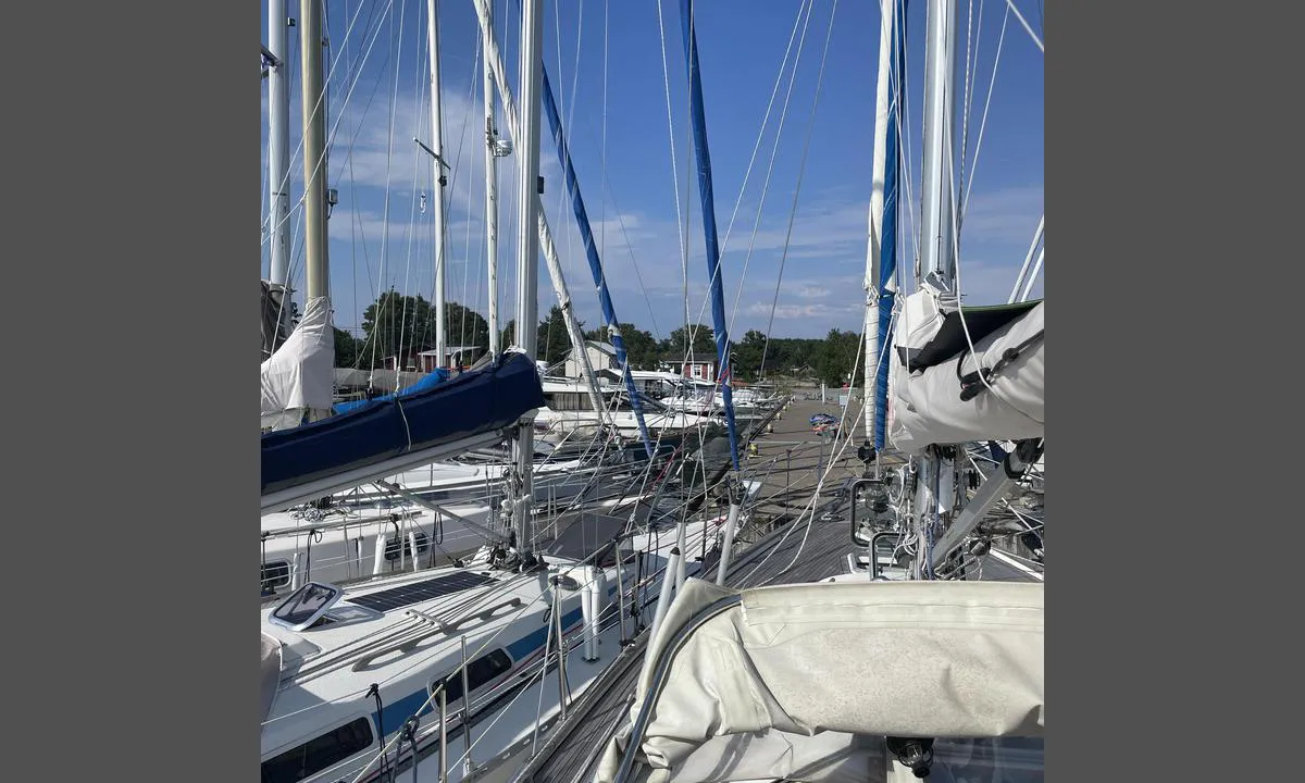 Vänö besöksbrygga: {"base": "se", "no": "Bilde tatt fra enden av bryggen.", "se": "Bild tagen fr\u00e5n \u00e4nden av bryggan.", "en": "Picture taken from the end of the pier.", "da": "Billede taget fra enden af broen.", "fr": "Image prise depuis l'extr\u00e9mit\u00e9 de la jet\u00e9e.", "de": "Bild aufgenommen vom Ende des Stegs.", "es": "Imagen tomada desde el extremo del muelle.", "it": "Immagine scattata dalla fine del pontile.", "pt": "Imagem tirada do fim do cais.", "nl": "Foto genomen vanaf het uiteinde van de steiger.", "pl": "Zdj\u0119cie zrobione z ko\u0144ca pomostu.", "uk": "\u0417\u043e\u0431\u0440\u0430\u0436\u0435\u043d\u043d\u044f \u0437\u0440\u043e\u0431\u043b\u0435\u043d\u0435 \u0437 \u043a\u0456\u043d\u0446\u044f \u043f\u0456\u0440\u0441\u0430.", "ro": "Imagine capturat\u0103 de la cap\u0103tul digului.", "tr": "Foto\u011fraf iskele ucundan \u00e7ekilmi\u015ftir.", "el": "\u0395\u03b9\u03ba\u03cc\u03bd\u03b1 \u03c4\u03c1\u03b1\u03b2\u03b7\u03b3\u03bc\u03ad\u03bd\u03b7 \u03b1\u03c0\u03cc \u03c4\u03b7\u03bd \u03ac\u03ba\u03c1\u03b7 \u03c4\u03b7\u03c2 \u03b1\u03c0\u03bf\u03b2\u03ac\u03b8\u03c1\u03b1\u03c2.", "cs": "Obr\u00e1zek po\u0159\u00edzen\u00fd z konce mola.", "hu": "K\u00e9p a m\u00f3l\u00f3 v\u00e9g\u00e9r\u0151l.", "fi": "Kuva otettu laiturin p\u00e4\u00e4st\u00e4.", "bg": "\u0421\u043d\u0438\u043c\u043a\u0430, \u043d\u0430\u043f\u0440\u0430\u0432\u0435\u043d\u0430 \u043e\u0442 \u043a\u0440\u0430\u044f \u043d\u0430 \u043f\u0440\u0438\u0441\u0442\u0430\u043d\u0430.", "sr": "Fotografija snimljena sa kraja mola.", "et": "Pildistatud silla otsast.", "lv": "Att\u0113ls uz\u0146emts no piest\u0101tnes gala.", "lt": "Nuotrauka daryta nuo prieplaukos galo."}
