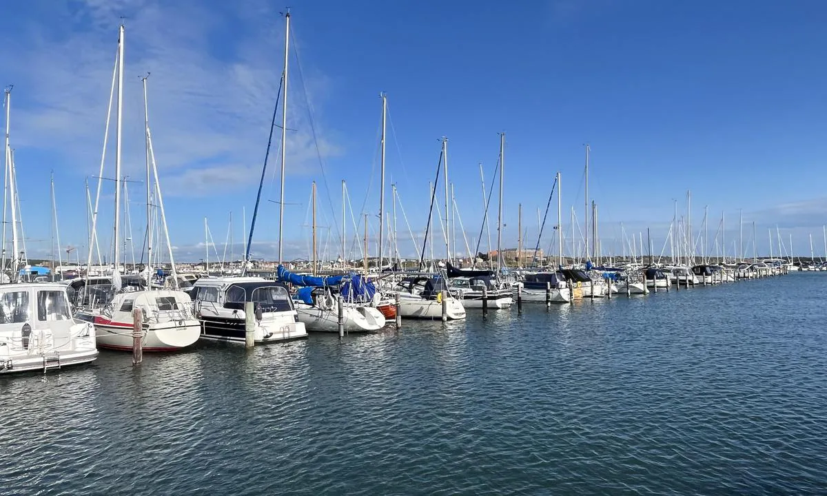 Varberg - Getterön Marina: Lange brygger.