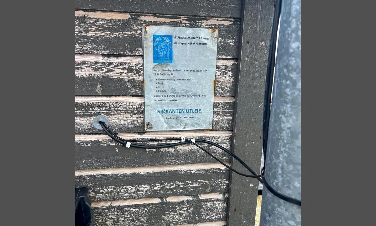 Vardø Havn: {"base": "no", "no": "Hvordan g\u00e5 frem for \u00e5 f\u00e5 vasket t\u00f8y mm.", "se": "Hur man g\u00e5r tillv\u00e4ga f\u00f6r att f\u00e5 tv\u00e4tten klar mm.", "en": "How to proceed to have laundry done, etc.", "da": "Hvordan g\u00e5 frem for at f\u00e5 vasket t\u00f8j mm.", "fr": "Comment proc\u00e9der pour faire laver le linge, etc.", "de": "Wie man vorgeht, um W\u00e4sche usw. zu waschen.", "es": "C\u00f3mo proceder para lavar la ropa, etc.", "it": "Come procedere per lavare i vestiti ecc.", "pt": "Como proceder para lavar roupa etc.", "nl": "Hoe te handelen om kleding en dergelijke te laten wassen.", "pl": "Jak post\u0119powa\u0107, aby wypra\u0107 odzie\u017c itp.", "uk": "\u042f\u043a \u0434\u0456\u044f\u0442\u0438, \u0449\u043e\u0431 \u0432\u0438\u043f\u0440\u0430\u0442\u0438 \u043e\u0434\u044f\u0433 \u0442\u043e\u0449\u043e.", "ro": "Cum s\u0103 procedezi pentru a sp\u0103la hainele \u0219i altele asemenea.", "tr": "\u00c7ama\u015f\u0131r y\u0131katmak i\u00e7in nas\u0131l ilerlemeli, vb.", "el": "\u03a0\u03ce\u03c2 \u03bd\u03b1 \u03c0\u03c1\u03bf\u03c7\u03c9\u03c1\u03ae\u03c3\u03b5\u03c4\u03b5 \u03b3\u03b9\u03b1 \u03bd\u03b1 \u03c0\u03bb\u03cd\u03bd\u03b5\u03c4\u03b5 \u03c1\u03bf\u03cd\u03c7\u03b1 \u03ba\u03bb\u03c0.", "cs": "Jak postupovat p\u0159i pran\u00ed pr\u00e1dla atd.", "hu": "Hogyan j\u00e1rjunk el a ruh\u00e1zat stb. mos\u00e1s\u00e1hoz.", "fi": "Kuinka toimia saadakseen pesty\u00e4 vaatteet ym.", "bg": "\u041a\u0430\u043a \u0434\u0430 \u043f\u0440\u043e\u0446\u0435\u0434\u0438\u0440\u0430\u0442\u0435, \u0437\u0430 \u0434\u0430 \u0438\u0437\u043f\u0435\u0440\u0435\u0442\u0435 \u0434\u0440\u0435\u0445\u0438\u0442\u0435 \u0441\u0438 \u0438 \u0434\u0440.", "sr": "\u041a\u0430\u043a\u043e \u043f\u043e\u0441\u0442\u0443\u043f\u0438\u0442\u0438 \u0434\u0430 \u0431\u0438\u0441\u0442\u0435 \u043e\u043f\u0440\u0430\u043b\u0438 \u0432\u0435\u0448 \u0438\u0442\u0434.", "et": "Kuidas k\u00e4ituda, et saada pestud riided jne.", "lv": "K\u0101 r\u012bkoties, lai izmazg\u0101tu dr\u0113bes utt.", "lt": "Kaip elgtis, kad i\u0161skalbti drabu\u017eius ir kt."}