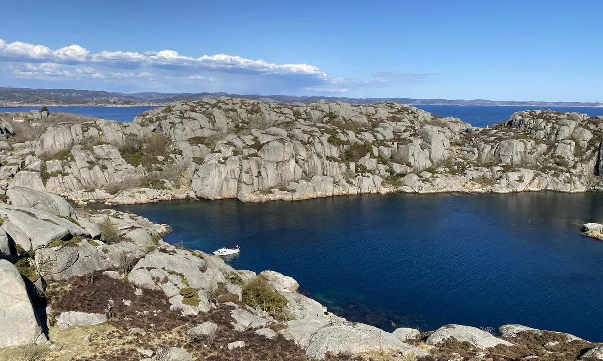 Bilde fra store havnerøy mot Våre