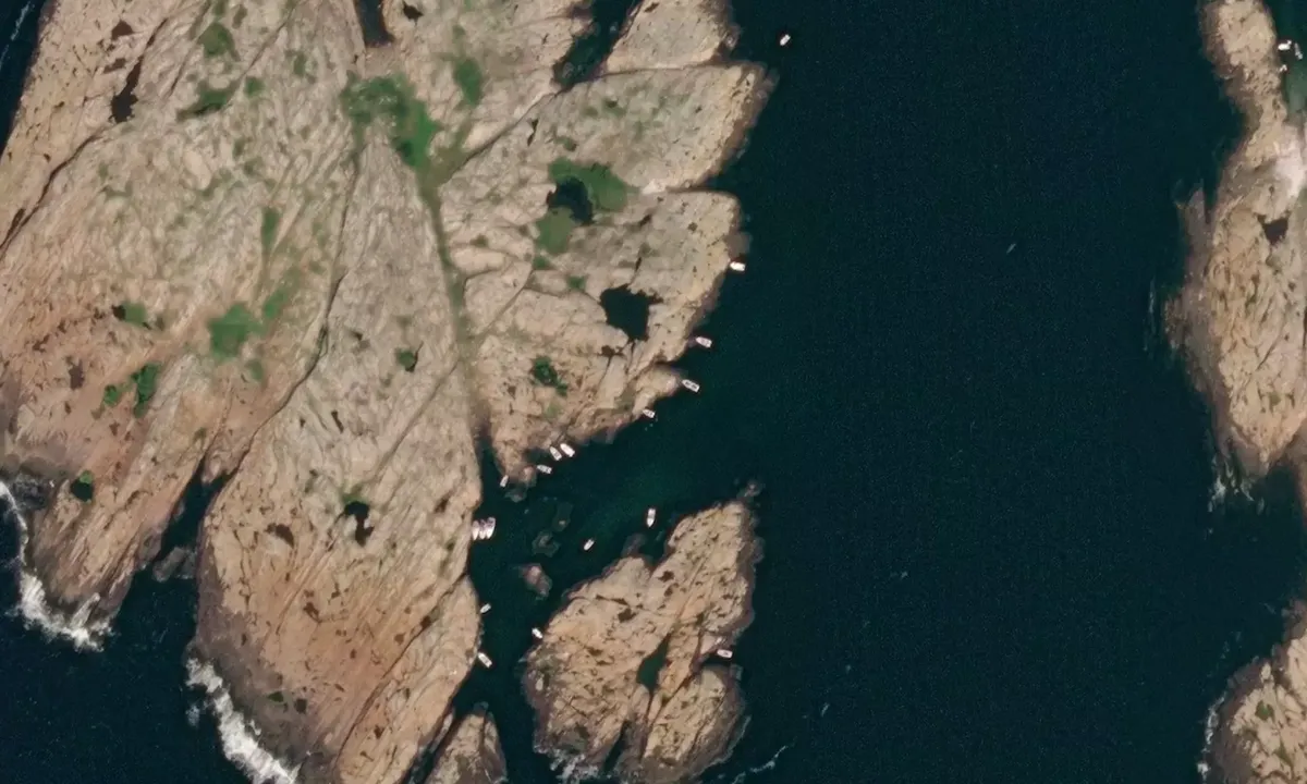 Satelite image of Vesleøy - vest for Akerøy