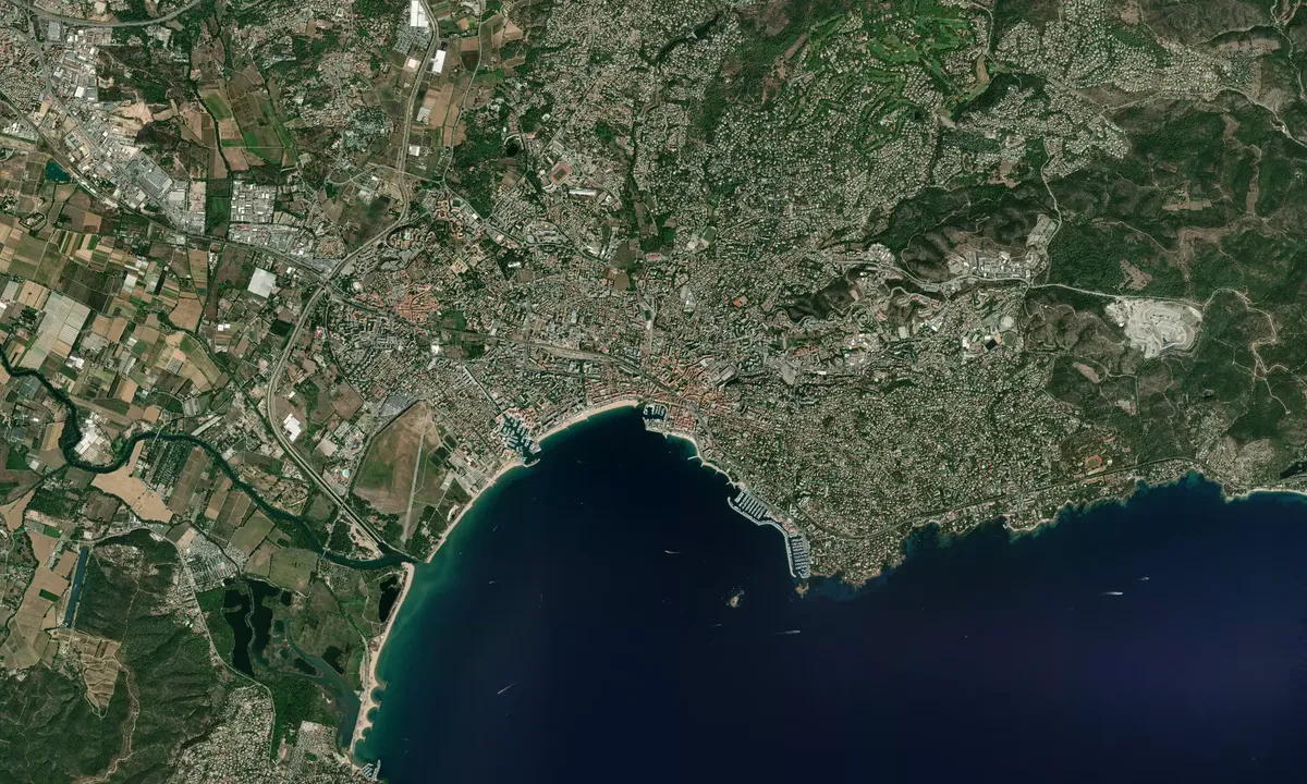 Flyfoto av Vieux-Port St-Raphael