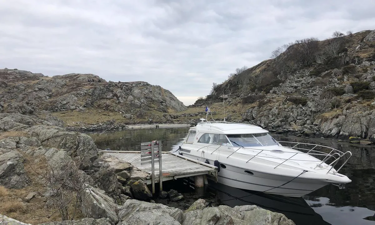 Vikkilen: Fin plass som en har mye for seg selv når du først har fått tampene i land. ;-)
Flott liten sandstrand.
Bildet er tatt i mot syd/øst.