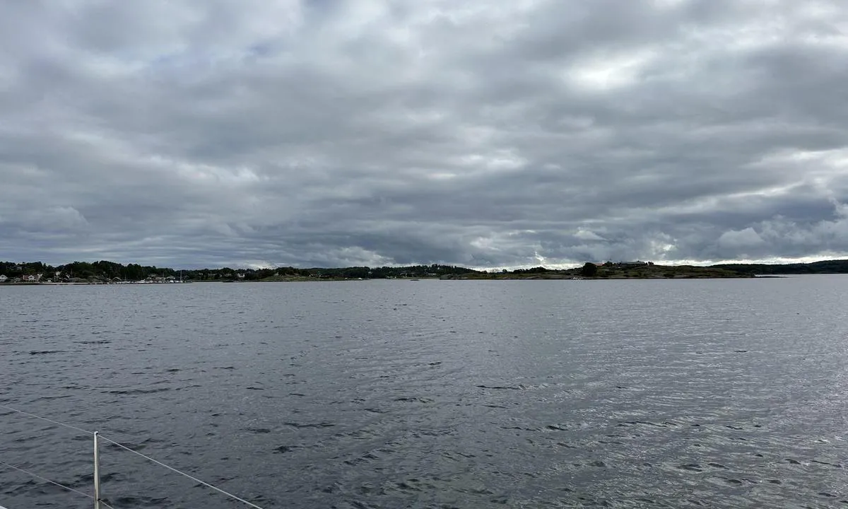 Viksfjord / Ulkeholmen: God plass til mange på svai. Dybder fra 5-7m. Godt feste