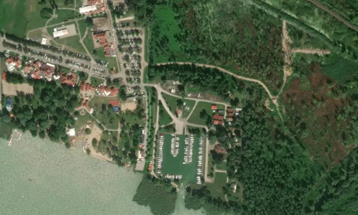 Satelite image of Vitorláskikötő