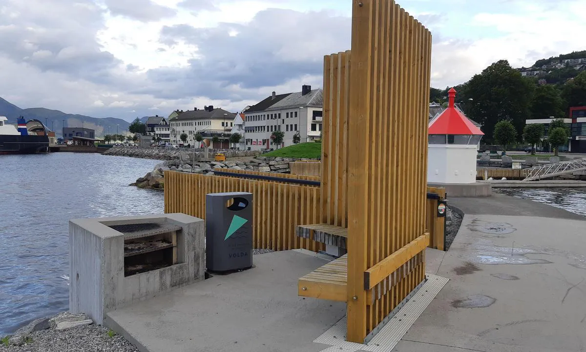 Volda: Fin grillplass på enden av moloen.