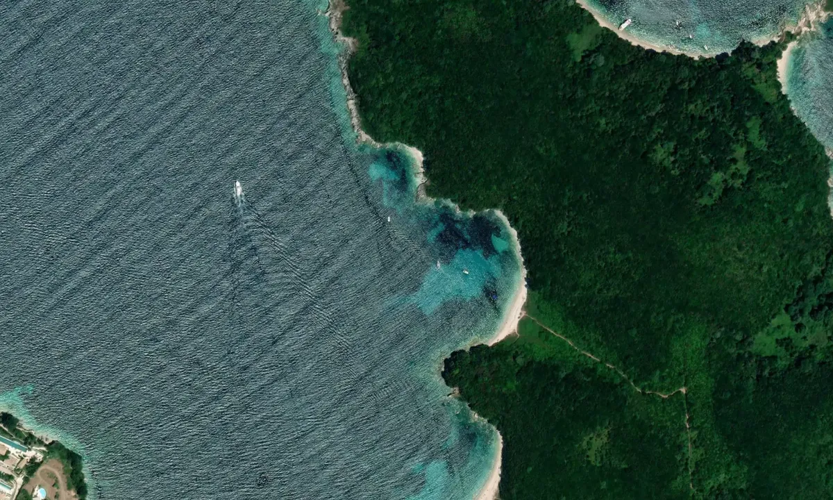 Flyfoto av Vroulias Bay