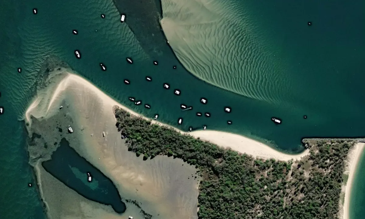 Flyfoto av Wave Break Island