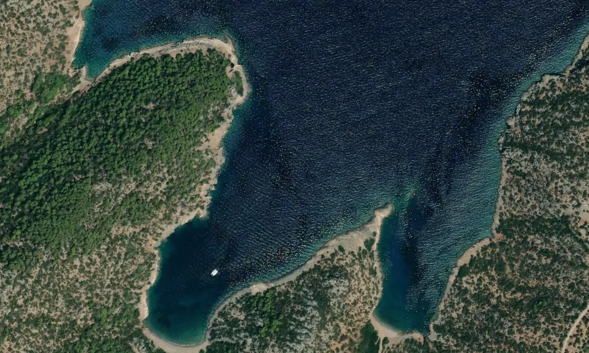 Flyfoto av Western Cove of Tsoutsoura
