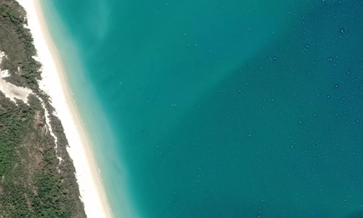 Flyfoto av White Beach