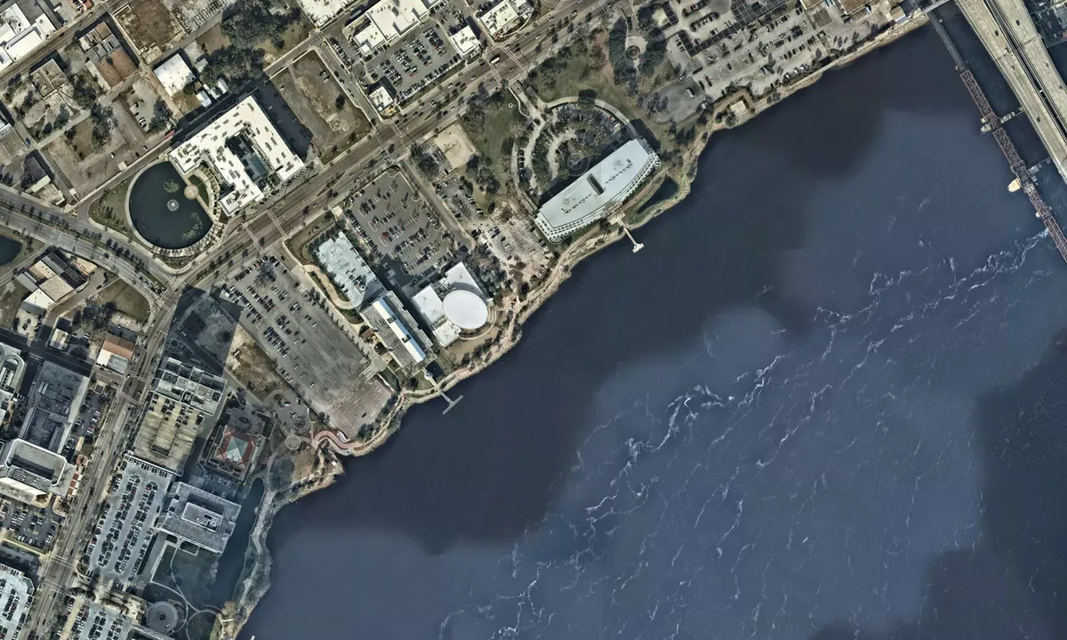 Flyfoto av Winston YMCA public Riverwalk access dock