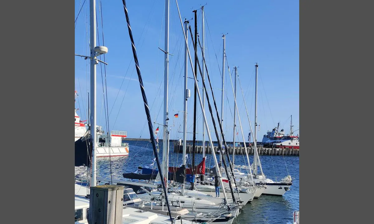 WSA Hafen Helgoland (Südhafen): It can be very crowded. Specially with the regatta at Pentecost
