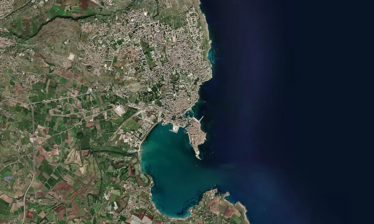 Flyfoto av Yacht Club Lakkios