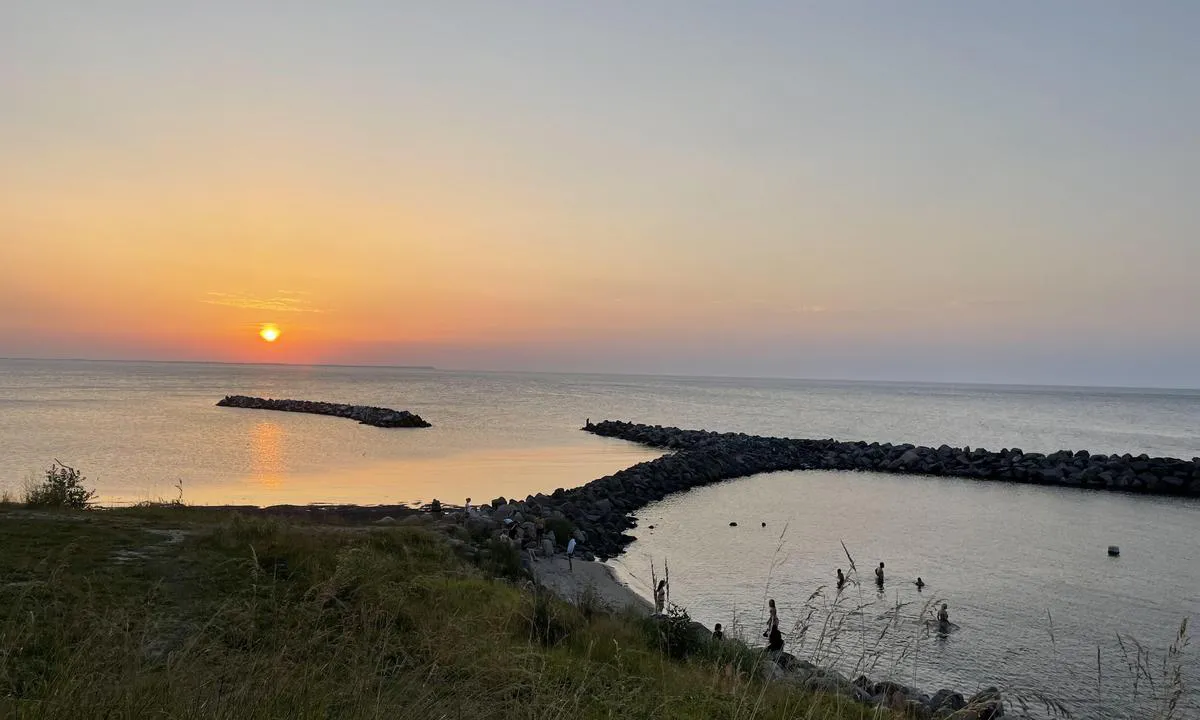 Yachthafen Lohme: {"base": "en", "no": "Nyt solnedgangen.", "se": "Njut av solnedg\u00e5ngen.", "en": "Enjoy the sunset.", "da": "Nyd solnedgangen."}