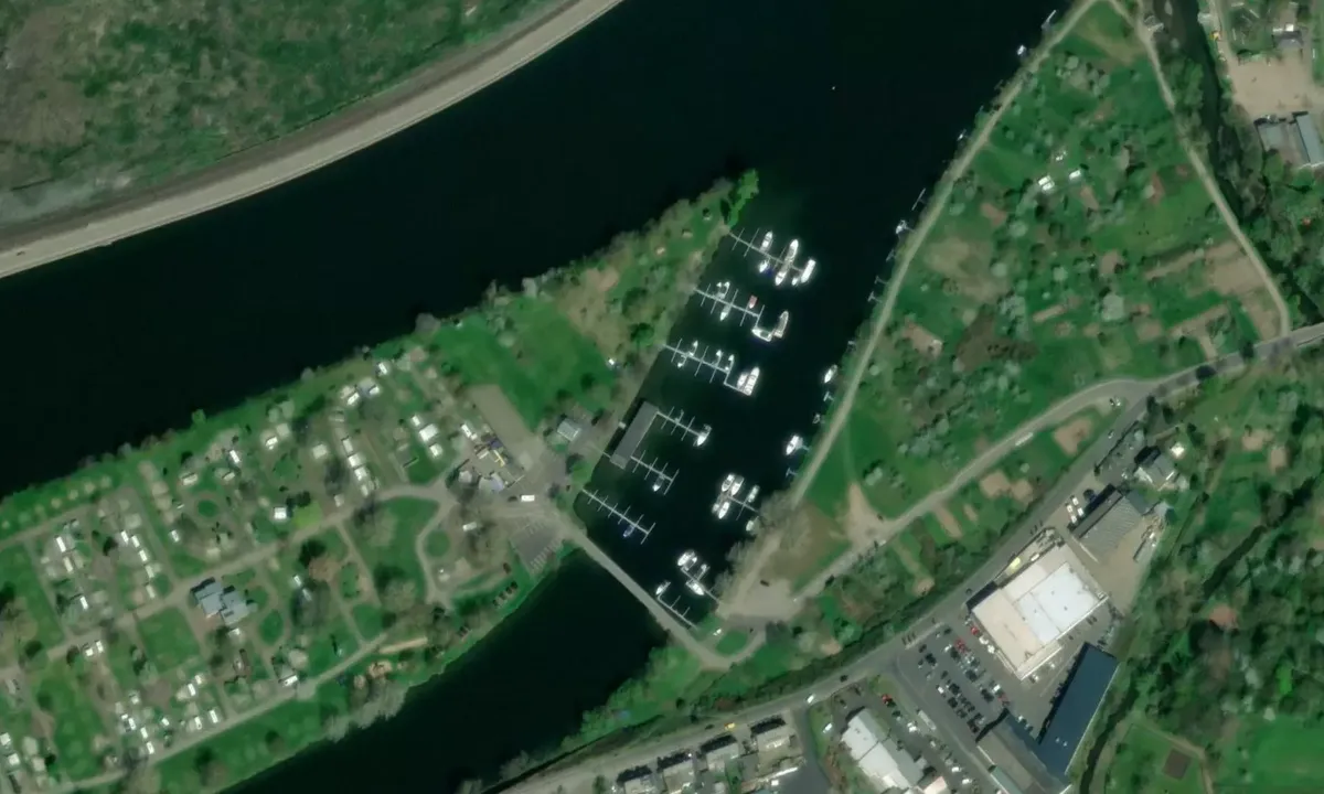 Satelite image of Yachthafen "Mosel Islands" Treis-Karden