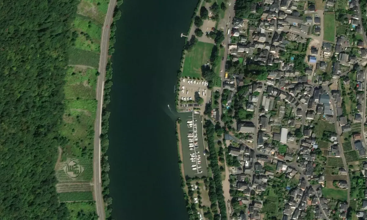 Flyfoto av Yachthafen Neumagen-Dhron Marina Mittelmosel