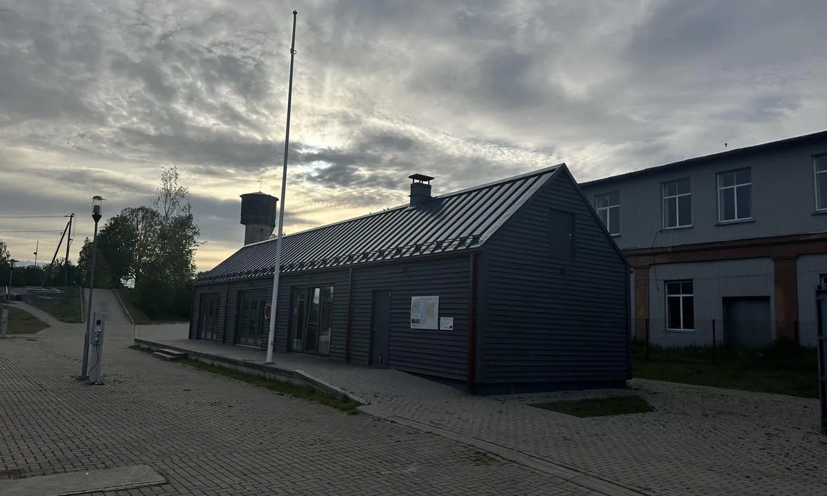 Yachts center "Mērsrags": {"base": "nl", "no": "Fin innkvartering synd at det er stengt.", "se": "Vackert boende, synd att det \u00e4r st\u00e4ngt.", "en": "Nice facility, too bad it's closed.", "da": "Smuk plads, desv\u00e6rre er den lukket.", "fr": "Bel h\u00e9bergement dommage qu'il soit ferm\u00e9.", "de": "Sch\u00f6ne Unterkunft, schade, dass sie geschlossen ist.", "es": "Bonitas instalaciones, una pena que est\u00e9 cerrado.", "it": "Bella sistemazione peccato che sia chiuso.", "pt": "Alojamento bonito, pena que est\u00e1 fechado.", "nl": "Mooie accommodatie jammer dat het dicht is.", "pl": "\u0141adne zakwaterowanie, szkoda \u017ce jest zamkni\u0119te.", "uk": "\u0413\u0430\u0440\u043d\u0435 \u043f\u0440\u0438\u043c\u0456\u0449\u0435\u043d\u043d\u044f, \u0448\u043a\u043e\u0434\u0430, \u0449\u043e \u0437\u0430\u043a\u0440\u0438\u0442\u043e.", "ro": "Cazare frumoas\u0103, p\u0103cat c\u0103 este \u00eenchis\u0103.", "tr": "G\u00fczel konaklama imkan\u0131, fakat kapal\u0131 olmas\u0131 \u00fcz\u00fcc\u00fc.", "el": "\u03a0\u03bf\u03bb\u03cd \u03cc\u03bc\u03bf\u03c1\u03c6\u03b1 \u03ba\u03b1\u03c4\u03b1\u03bb\u03cd\u03bc\u03b1\u03c4\u03b1, \u03ba\u03c1\u03af\u03bc\u03b1 \u03c0\u03bf\u03c5 \u03b5\u03af\u03bd\u03b1\u03b9 \u03ba\u03bb\u03b5\u03b9\u03c3\u03c4\u03ac.", "cs": "Kr\u00e1sn\u00e9 ubytov\u00e1n\u00ed, \u0161koda \u017ee je zav\u0159en\u00e9.", "hu": "Sz\u00e9p sz\u00e1ll\u00e1s, k\u00e1r, hogy z\u00e1rva van.", "fi": "Hyv\u00e4 majoitus, harmi ett\u00e4 se on kiinni.", "bg": "\u0425\u0443\u0431\u0430\u0432\u043e \u043d\u0430\u0441\u0442\u0430\u043d\u044f\u0432\u0430\u043d\u0435, \u0436\u0430\u043b\u043a\u043e \u0447\u0435 \u0435 \u0437\u0430\u0442\u0432\u043e\u0440\u0435\u043d\u043e.", "sr": "\u041b\u0435\u043f \u0441\u043c\u0435\u0448\u0442\u0430\u0458, \u0448\u0442\u0435\u0442\u0430 \u0448\u0442\u043e \u0458\u0435 \u0437\u0430\u0442\u0432\u043e\u0440\u0435\u043d.", "et": "Ilus majutus, kahju, et see on kinni.", "lv": "Skaista naktsm\u012btne, \u017e\u0113l, ka t\u0101 ir sl\u0113gta.", "lt": "Puiki apgyvendinimo vieta, gaila, kad u\u017edaryta."}